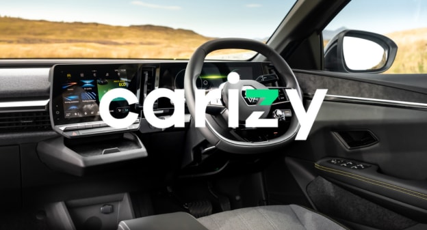 logo Carizy sur habitacle voiture