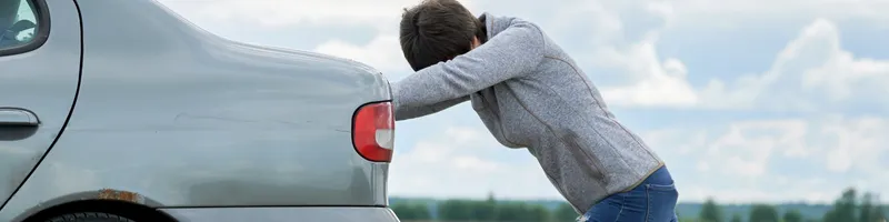 Image d'une voiture en panne